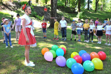 анна Ахремцова и её помощницы - победители Областного конкурса ведущих развлекательных программ «Затея» - фото - 7